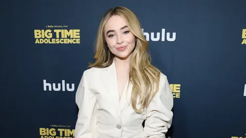 Sabrina Carpenter Height and Weight: The Full Story of Her Stats and Stature sabrina carpenter height and weight